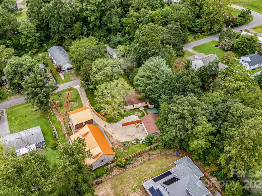 230 Northwest Avenue, Swannanoa, NC 28778.  MLS# CAR4292733, YatesRealty ID 32538. 