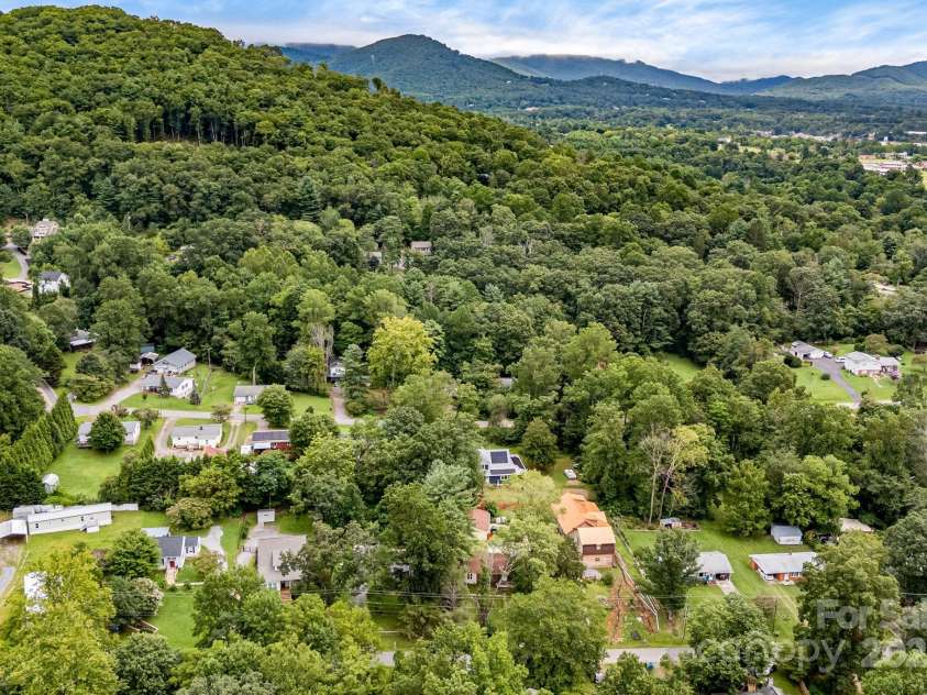 230 Northwest Avenue, Swannanoa, NC 28778.  MLS# CAR4292733, YatesRealty ID 32538. 