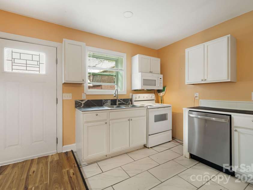 230 Northwest Avenue, Swannanoa, NC 28778.  MLS# CAR4292733, YatesRealty ID 32538. 