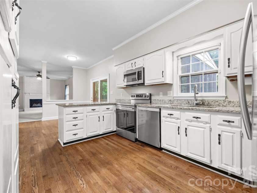 2115 Providence Drive, Charlotte, NC 28270.  MLS# CAR4384021, YatesRealty ID 32539. 