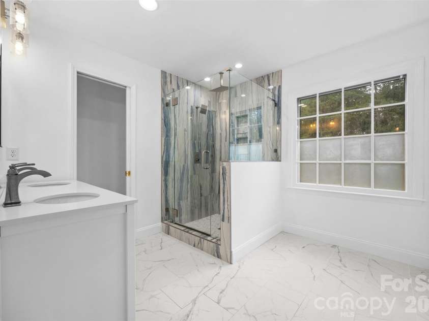 2115 Providence Drive, Charlotte, NC 28270.  MLS# CAR4384021, YatesRealty ID 32539. 