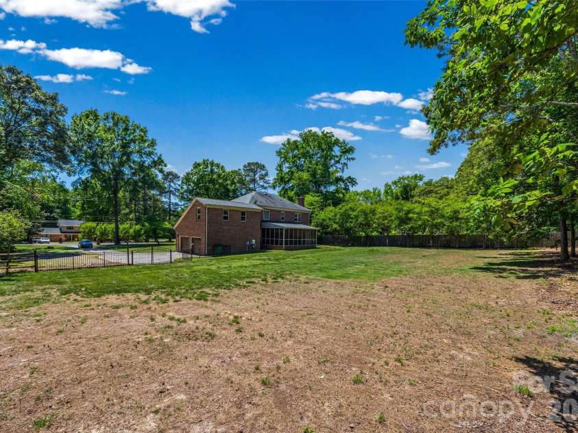 2115 Providence Drive, Charlotte, NC 28270.  MLS# CAR4384021, YatesRealty ID 32539. 