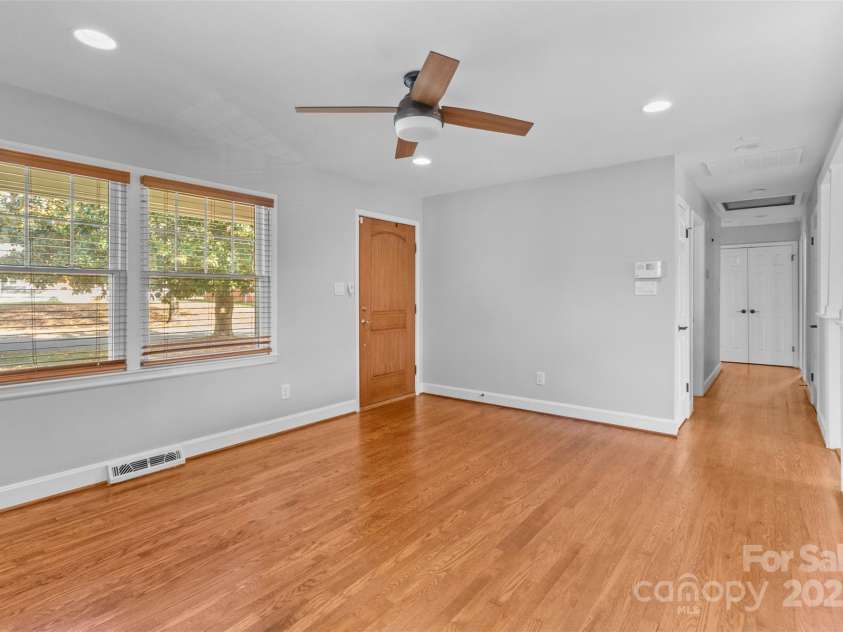 1532 Starbrook Drive, Charlotte, NC 28210.  MLS# CAR4201228, YatesRealty ID 3254. 