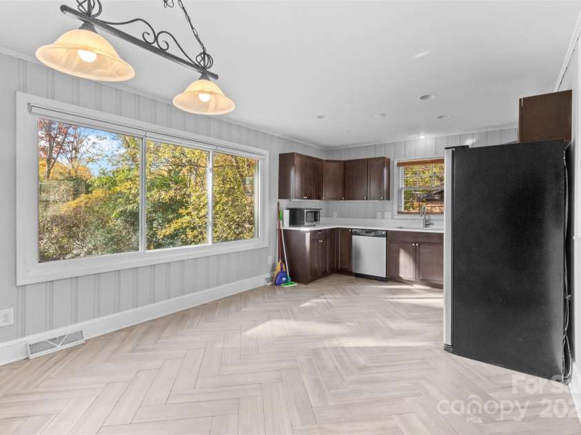 1532 Starbrook Drive, Charlotte, NC 28210.  MLS# CAR4201228, YatesRealty ID 3254. 