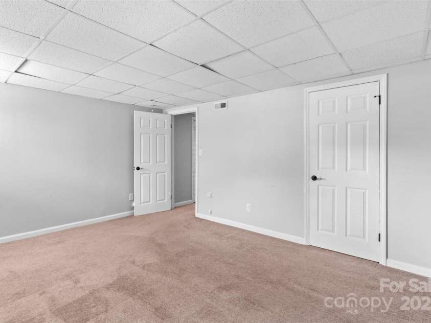 1532 Starbrook Drive, Charlotte, NC 28210.  MLS# CAR4201228, YatesRealty ID 3254. 