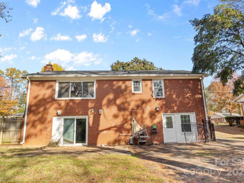 1532 Starbrook Drive, Charlotte, NC 28210.  MLS# CAR4201228, YatesRealty ID 3254. 