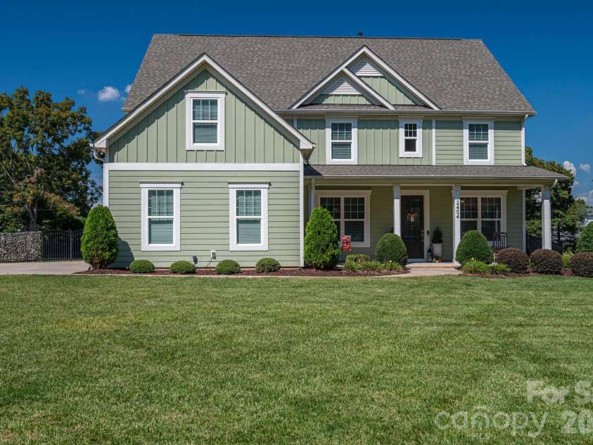 2404 Rosemond Circle, Gastonia, NC 28056.  MLS# CAR4337482, YatesRealty ID 3254. 