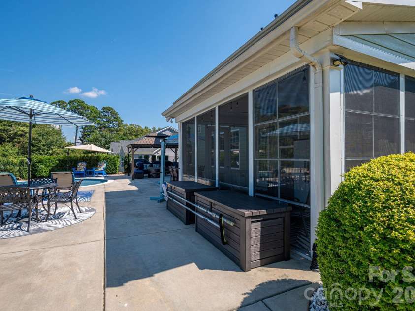 2404 Rosemond Circle, Gastonia, NC 28056.  MLS# CAR4337482, YatesRealty ID 3254. 