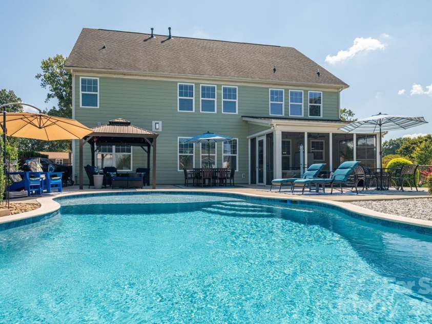 2404 Rosemond Circle, Gastonia, NC 28056.  MLS# CAR4337482, YatesRealty ID 3254. 