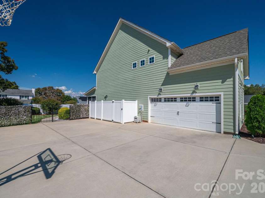 2404 Rosemond Circle, Gastonia, NC 28056.  MLS# CAR4337482, YatesRealty ID 3254. 