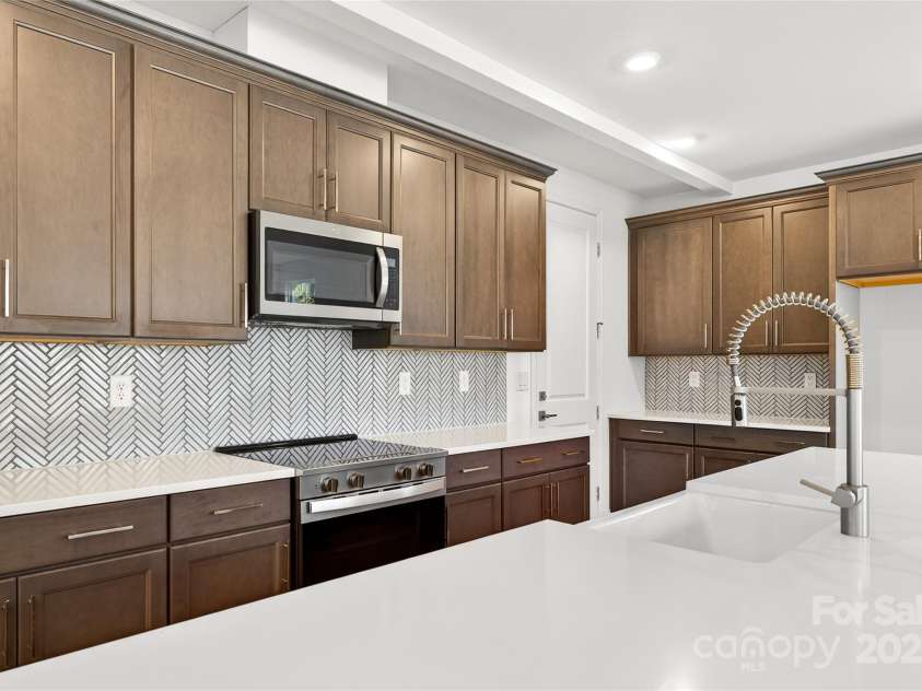 520 Zinc Drive, Tega Cay, SC 29708.  MLS# CAR4325192, YatesRealty ID 3254. Kitchen 