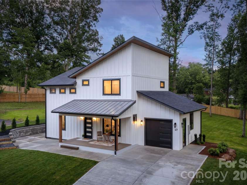 47 Scott Meadows Drive, Asheville, NC 28806.  MLS# CAR4390833, YatesRealty ID 32540. Front of house