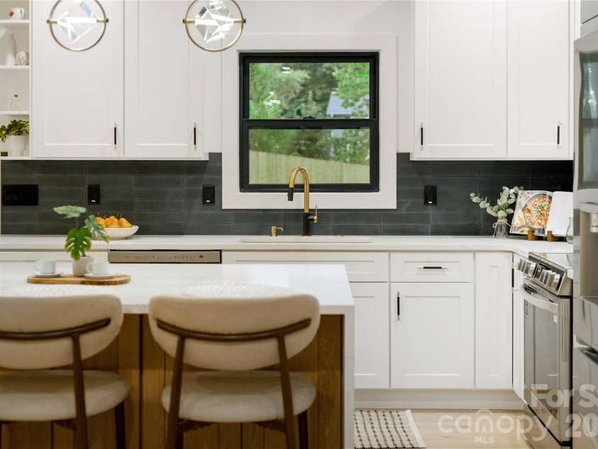 47 Scott Meadows Drive, Asheville, NC 28806.  MLS# CAR4390833, YatesRealty ID 32540. Kitchen