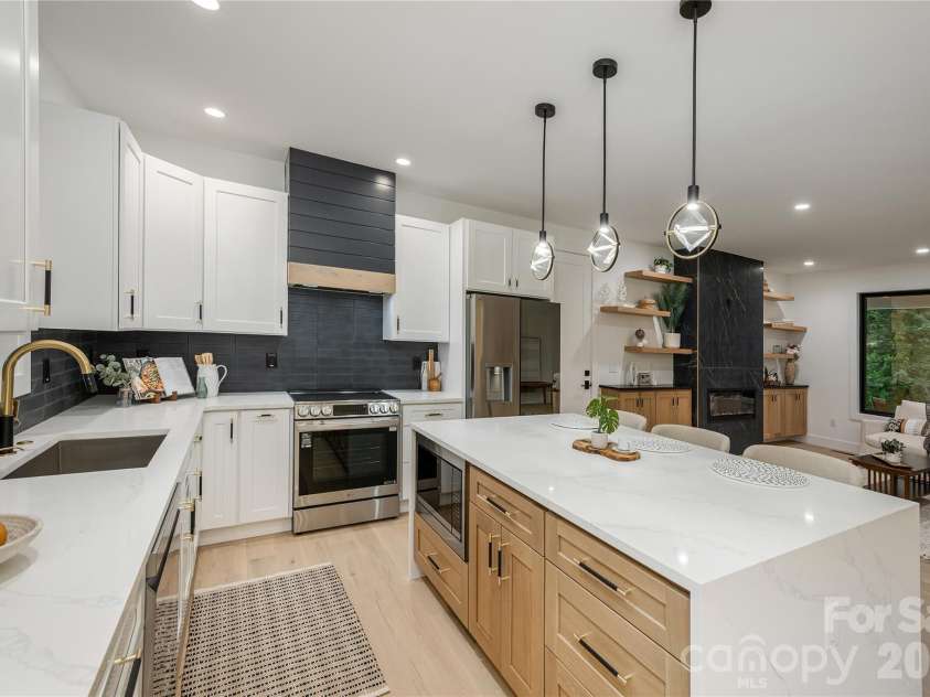 47 Scott Meadows Drive, Asheville, NC 28806.  MLS# CAR4390833, YatesRealty ID 32540. Kitchen