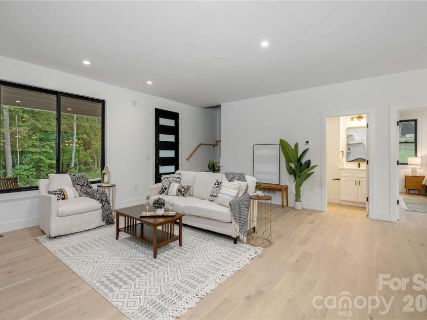47 Scott Meadows Drive, Asheville, NC 28806.  MLS# CAR4390833, YatesRealty ID 32540. Living Area