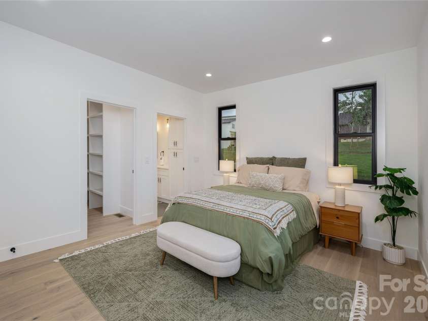 47 Scott Meadows Drive, Asheville, NC 28806.  MLS# CAR4390833, YatesRealty ID 32540. Main level Primary Suite