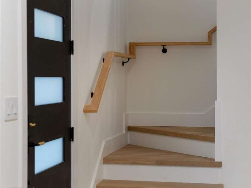 47 Scott Meadows Drive, Asheville, NC 28806.  MLS# CAR4390833, YatesRealty ID 32540. Stairs