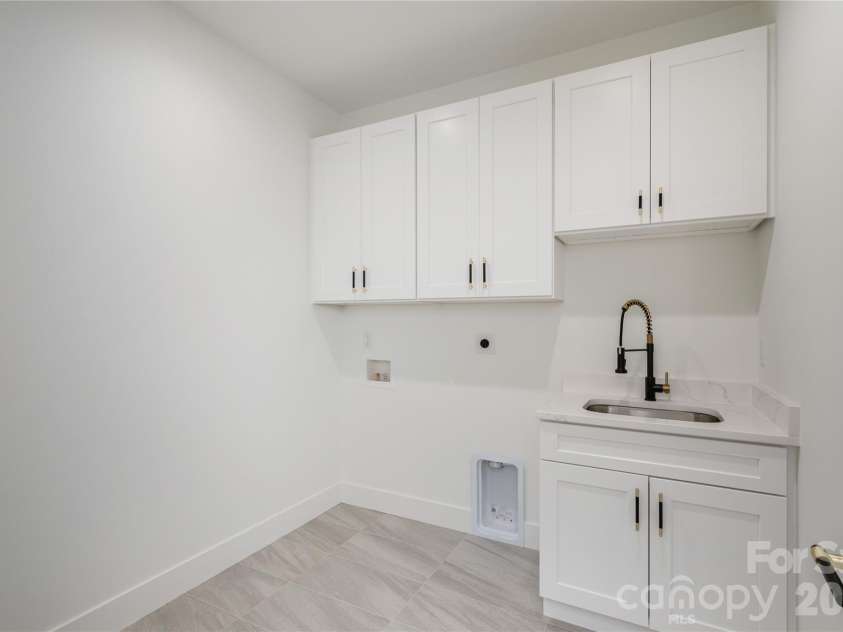 47 Scott Meadows Drive, Asheville, NC 28806.  MLS# CAR4390833, YatesRealty ID 32540. Upper level Laundry Room