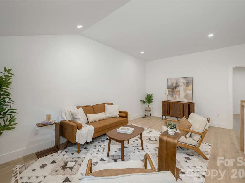 47 Scott Meadows Drive, Asheville, NC 28806.  MLS# CAR4390833, YatesRealty ID 32540. Upper level Loft