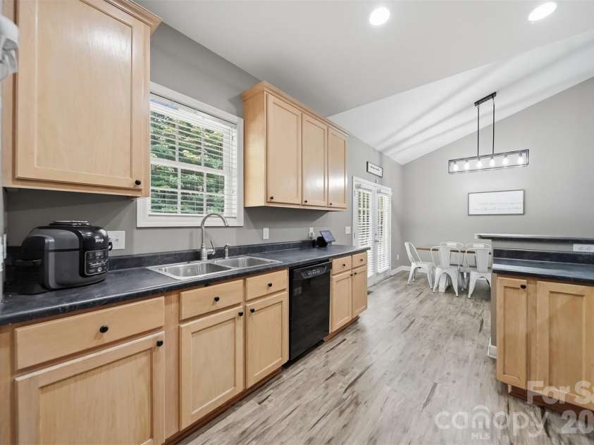 1395 Robinhood Drive, Morganton, NC 28655.  MLS# CAR4395636, YatesRealty ID 32541. 