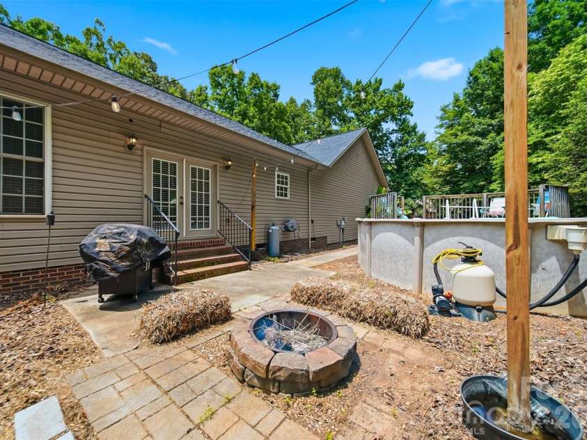 1395 Robinhood Drive, Morganton, NC 28655.  MLS# CAR4395636, YatesRealty ID 32541. 