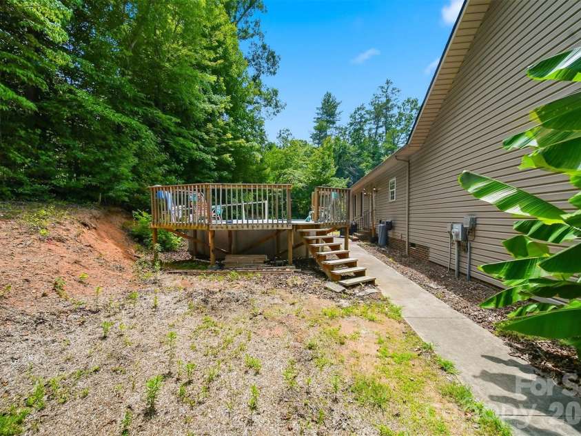 1395 Robinhood Drive, Morganton, NC 28655.  MLS# CAR4395636, YatesRealty ID 32541. 
