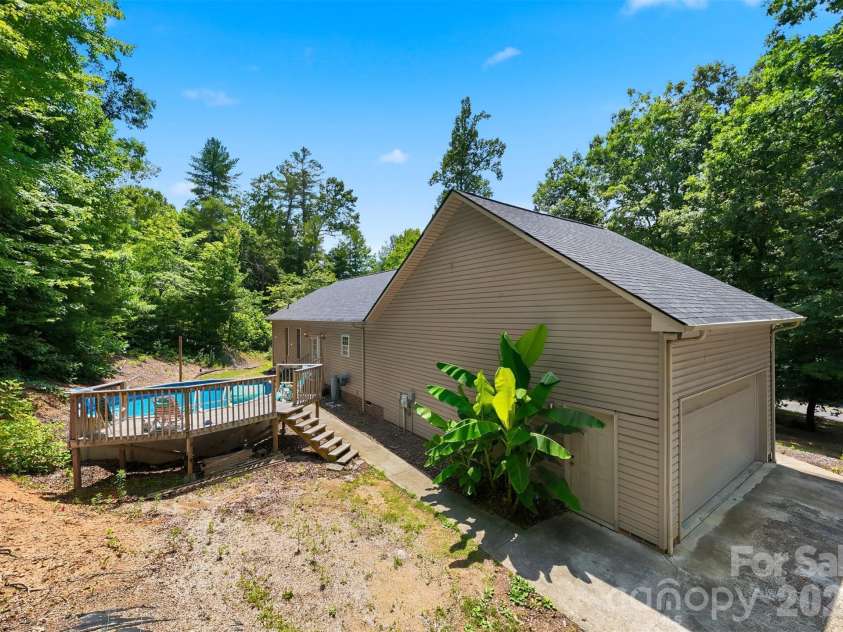 1395 Robinhood Drive, Morganton, NC 28655.  MLS# CAR4395636, YatesRealty ID 32541. 