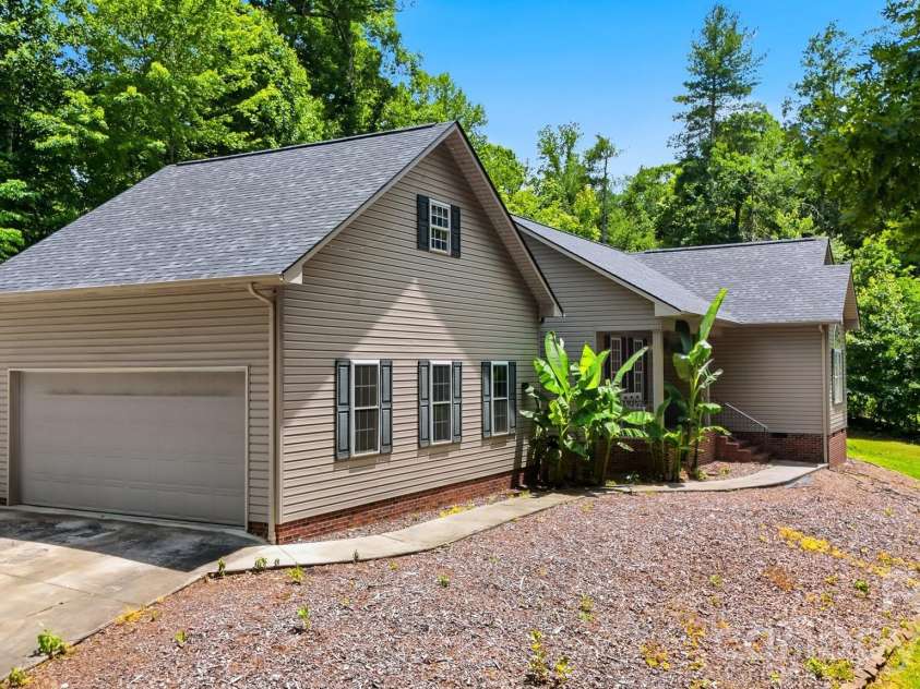 1395 Robinhood Drive, Morganton, NC 28655.  MLS# CAR4395636, YatesRealty ID 32541. 