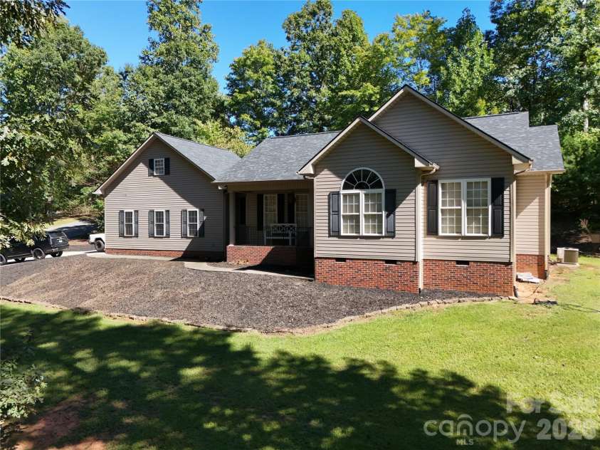 1395 Robinhood Drive, Morganton, NC 28655.  MLS# CAR4395636, YatesRealty ID 32541. 