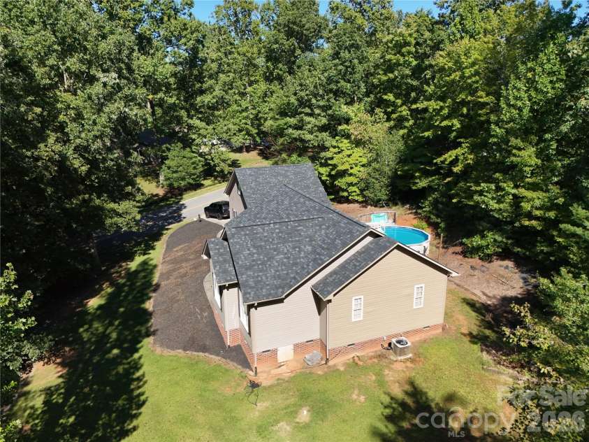 1395 Robinhood Drive, Morganton, NC 28655.  MLS# CAR4395636, YatesRealty ID 32541. 