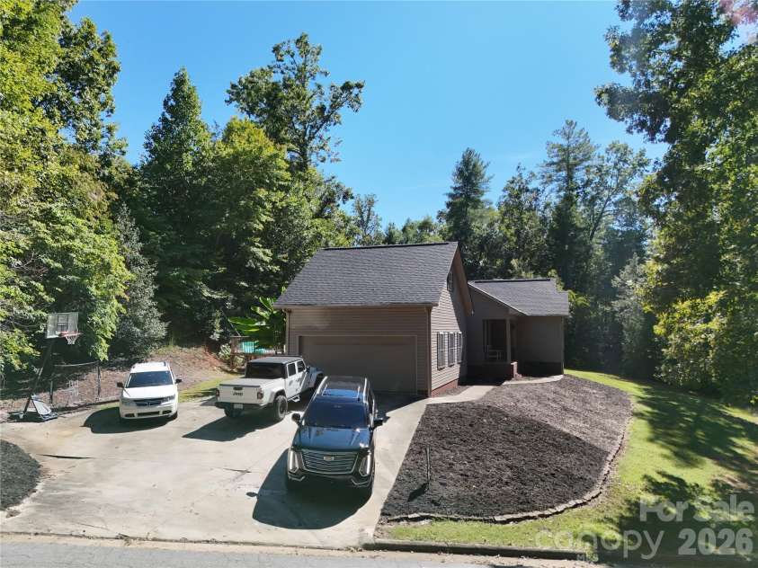 1395 Robinhood Drive, Morganton, NC 28655.  MLS# CAR4395636, YatesRealty ID 32541. 