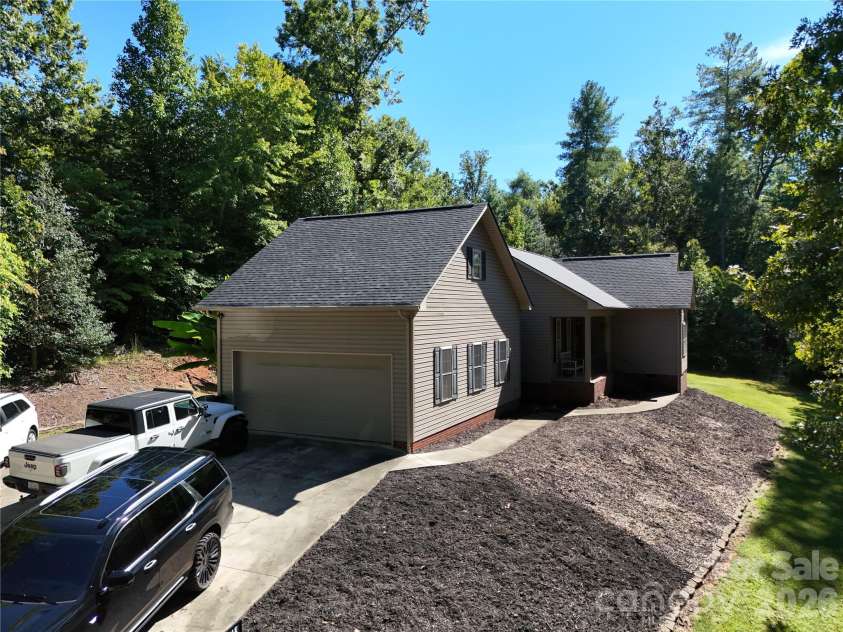 1395 Robinhood Drive, Morganton, NC 28655.  MLS# CAR4395636, YatesRealty ID 32541. 
