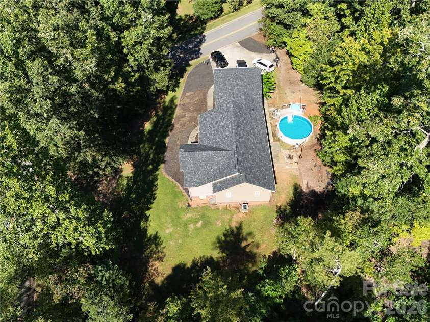 1395 Robinhood Drive, Morganton, NC 28655.  MLS# CAR4395636, YatesRealty ID 32541. 
