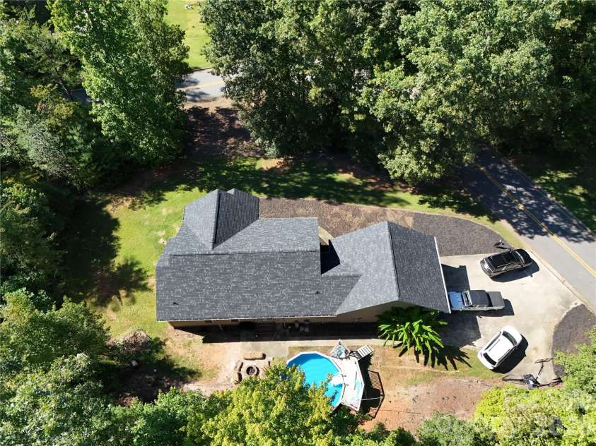 1395 Robinhood Drive, Morganton, NC 28655.  MLS# CAR4395636, YatesRealty ID 32541. 