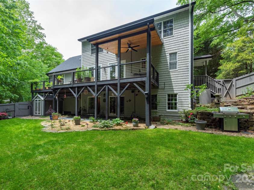 3 Lornelle Place, Asheville, NC 28804.  MLS# CAR4290670, YatesRealty ID 32541. 3,344SF - Four Bedrooms