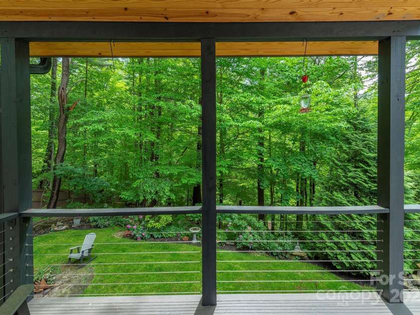 3 Lornelle Place, Asheville, NC 28804.  MLS# CAR4290670, YatesRealty ID 32541. Modern Cable Deck Railings