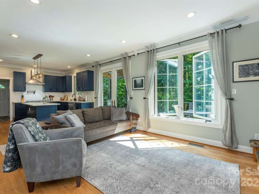 3 Lornelle Place, Asheville, NC 28804.  MLS# CAR4290670, YatesRealty ID 32541. Modern Open Floor Plan