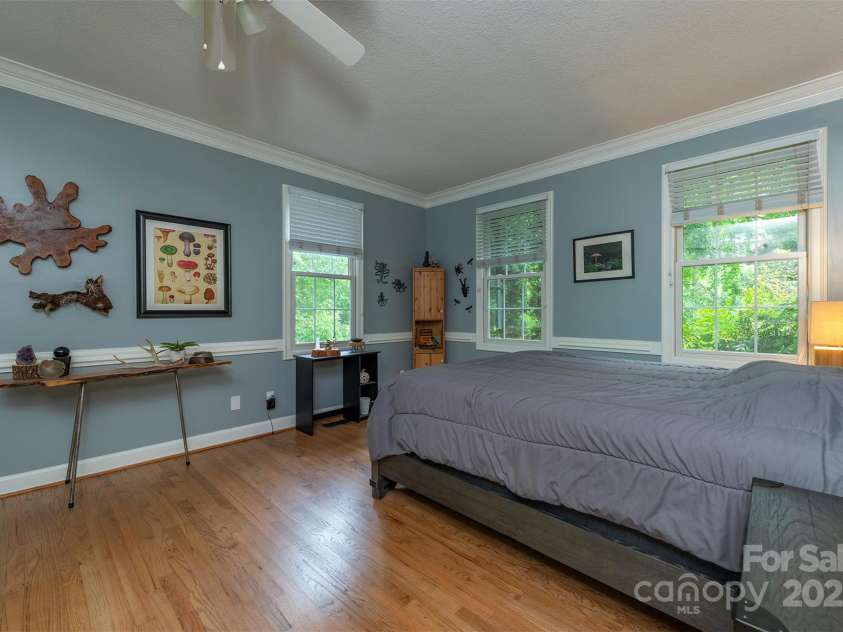 3 Lornelle Place, Asheville, NC 28804.  MLS# CAR4290670, YatesRealty ID 32541. Oversized Primary Suite on Main Level