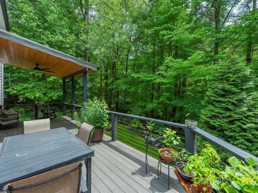 3 Lornelle Place, Asheville, NC 28804.  MLS# CAR4290670, YatesRealty ID 32541. Spacious Back Deck Overlooks Fully-Fenced Backyard