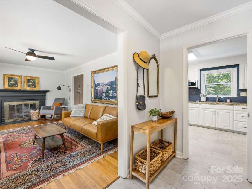 3200 Spring Valley Road, Charlotte, NC 28210.  MLS# CAR4279163, YatesRealty ID 32544. Foyer (main level)