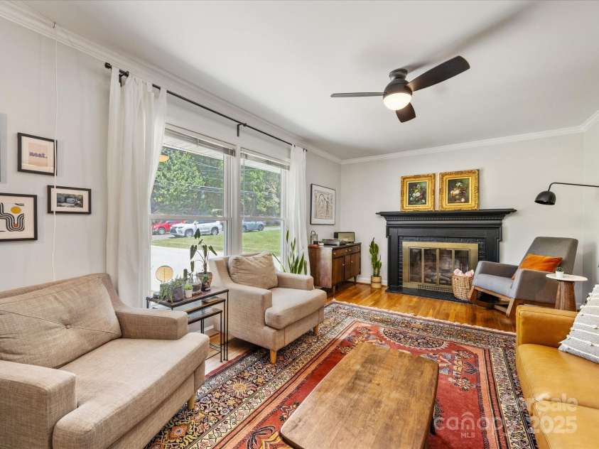 3200 Spring Valley Road, Charlotte, NC 28210.  MLS# CAR4279163, YatesRealty ID 32544. Living Room
