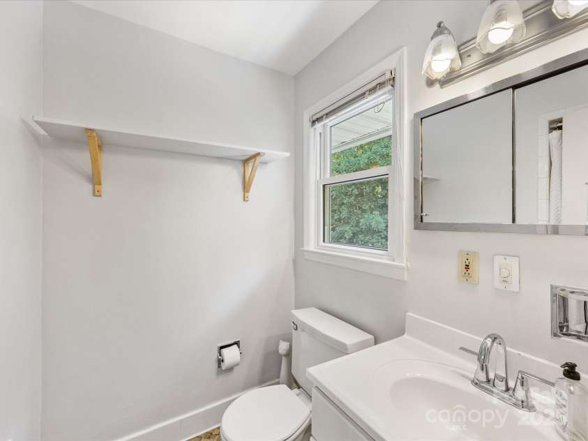 3200 Spring Valley Road, Charlotte, NC 28210.  MLS# CAR4279163, YatesRealty ID 32544. Primary Bathroom