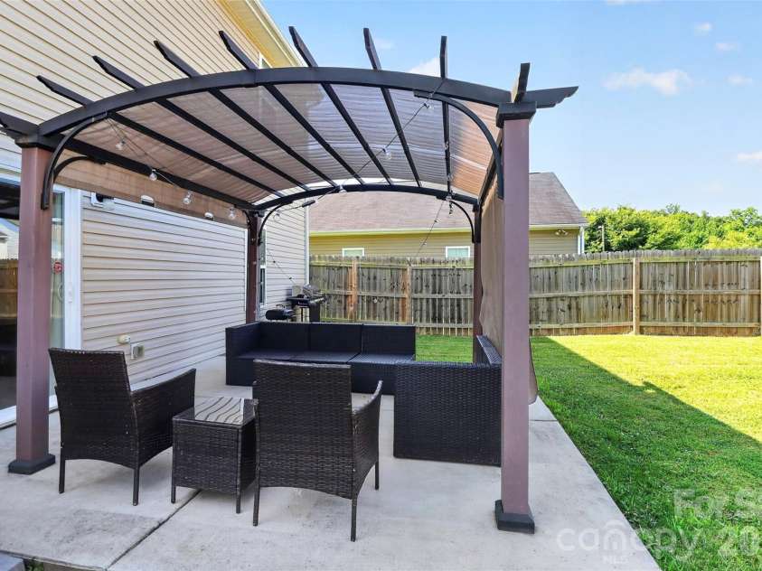 7803 Paper Birch Drive, Charlotte, NC 28215.  MLS# CAR4395312, YatesRealty ID 32544. 
