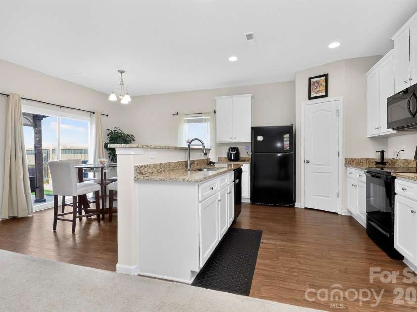 7803 Paper Birch Drive, Charlotte, NC 28215.  MLS# CAR4395312, YatesRealty ID 32544. 