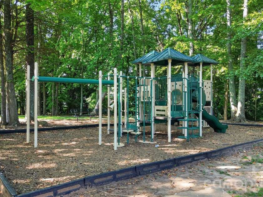 7803 Paper Birch Drive, Charlotte, NC 28215.  MLS# CAR4395312, YatesRealty ID 32544. 