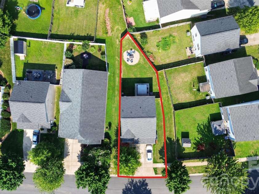 7803 Paper Birch Drive, Charlotte, NC 28215.  MLS# CAR4395312, YatesRealty ID 32544. 