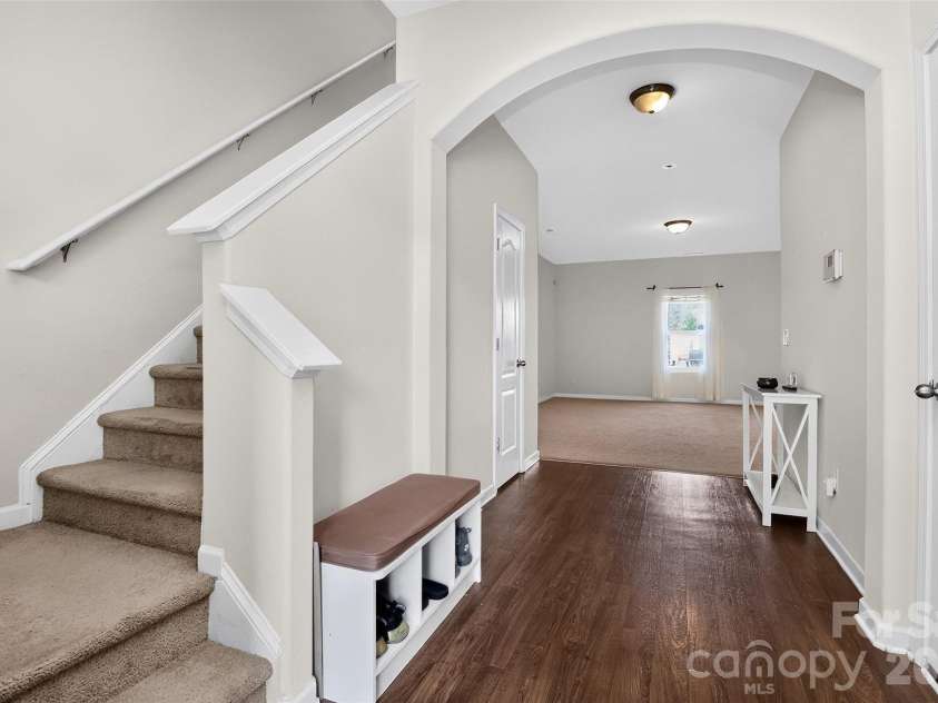 7803 Paper Birch Drive, Charlotte, NC 28215.  MLS# CAR4395312, YatesRealty ID 32544. 