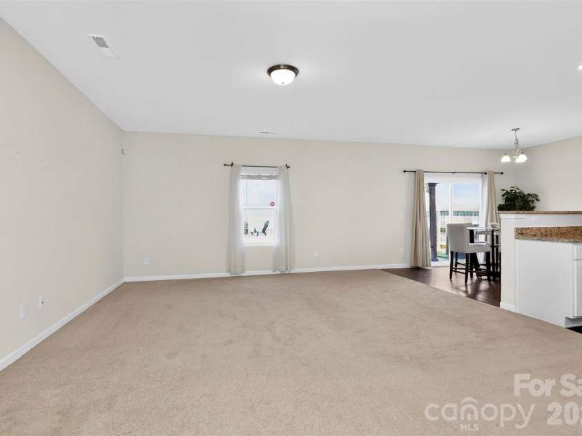 7803 Paper Birch Drive, Charlotte, NC 28215.  MLS# CAR4395312, YatesRealty ID 32544. 