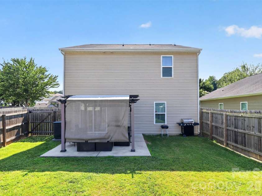 7803 Paper Birch Drive, Charlotte, NC 28215.  MLS# CAR4395312, YatesRealty ID 32544. 