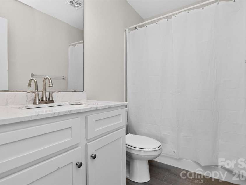 7803 Paper Birch Drive, Charlotte, NC 28215.  MLS# CAR4395312, YatesRealty ID 32544. Hall Bathroom